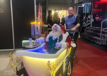 Der Badler und der Weihnachtsmann, Walking Act Theater Liebreiz, Niederlande 2025