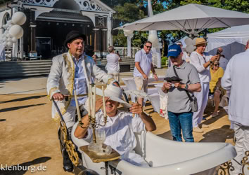 Der Badler, Walking Act, Show Act und LED Act für Veranstaltungen und Events